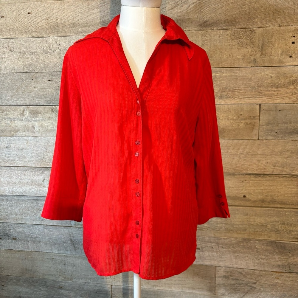 🛍️3/$30 Vintage Joanna women's red button up collared shirt in size small